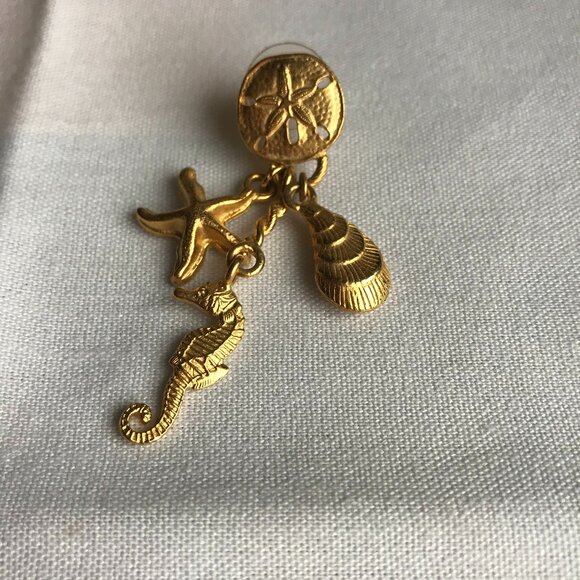 Seashore Scatter Pin w/Dangling Seahorse, Starfish, Sand Dollar & Mussel Charms - Picture 1 of 9